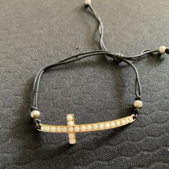 Vintage pearl covered cross adjustable bracelet - Picture 3 of 6